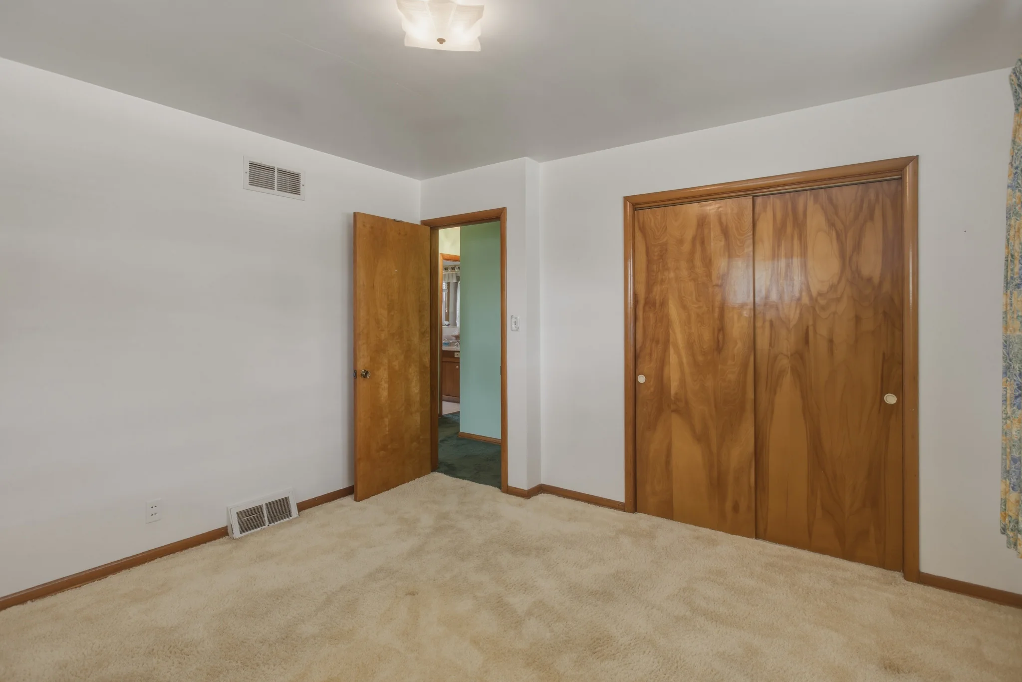 Bedroom alternate view